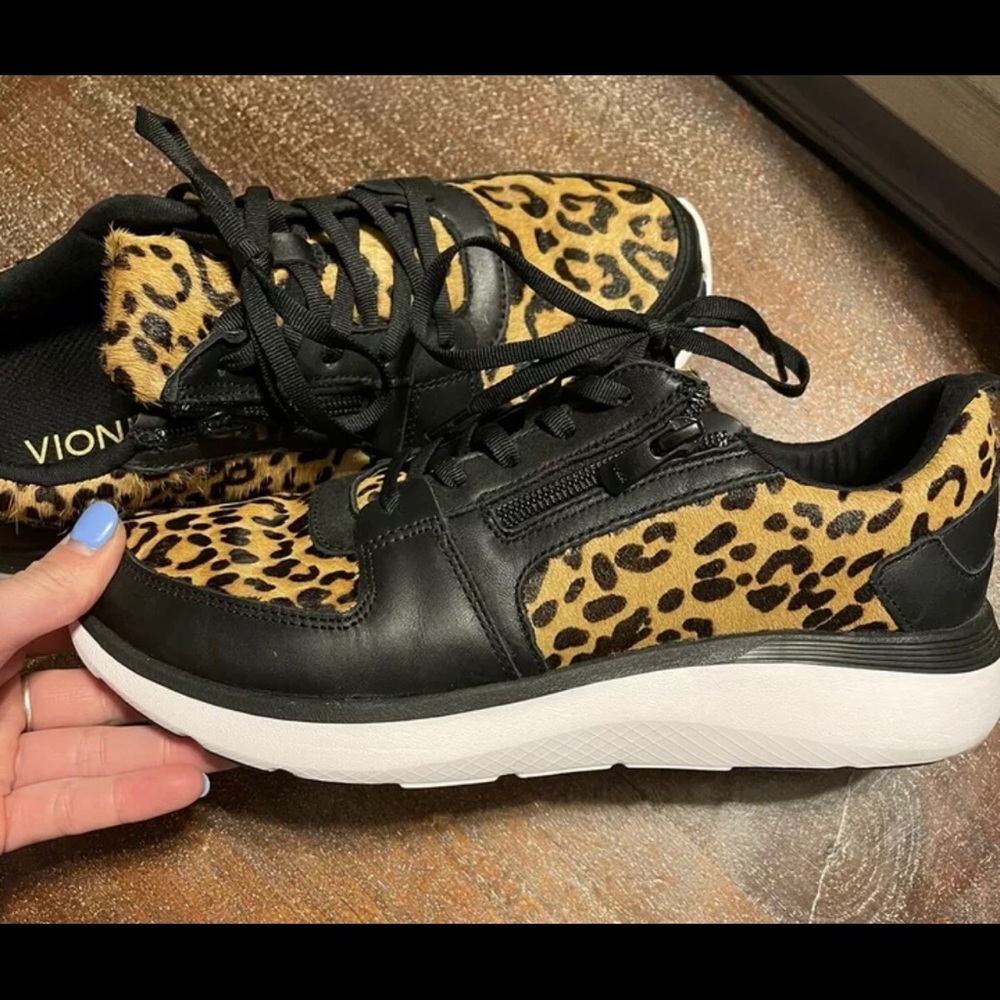 Vionic tennis shoes